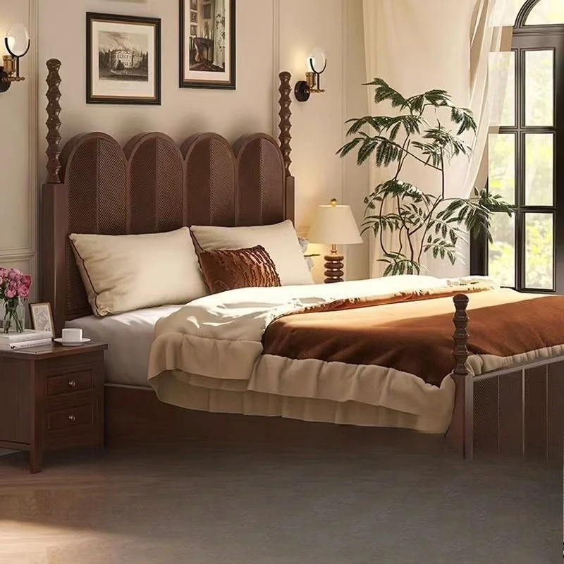 French light luxury retro carved Roman column wooden bed, master bedroom bed