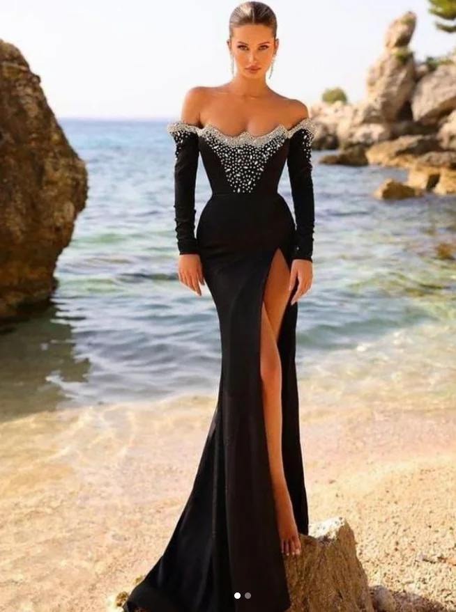 

Luxury Black Velvet Evening Dress Rhinestone Neckline Slim Fit Long Sleeve High Slit Formal Gala Glamorous Party Wear