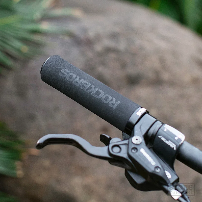 ROCKBROS-empuñaduras ultraligeras para bicicleta, guantelete de esponja, puños para bicicleta de montaña, manillar, accesorios antideslizantes