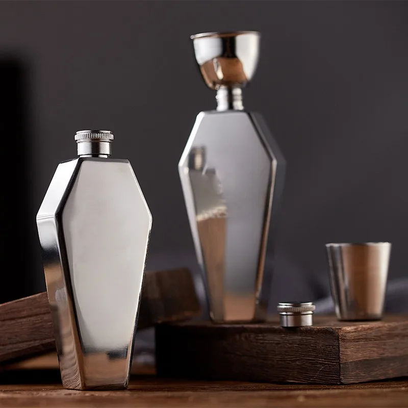 3.5-ounce Thick Stainless Steel Metal Portable Wine Bottle, Resistant To Drops and Compact To Carry with You