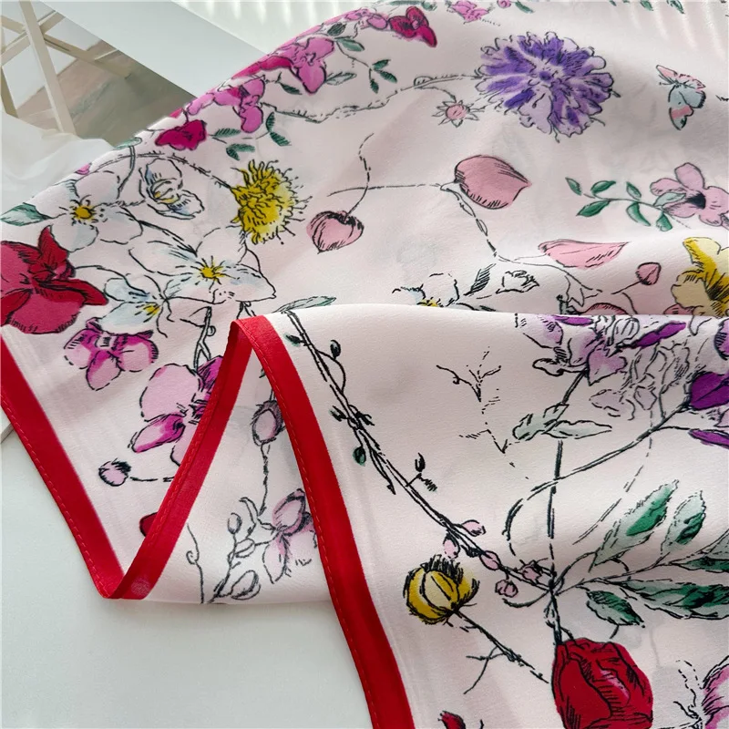 Sciarpa di seta di gelso primaverile con stampa a farfalla Versione coreana Sciarpa quadrata di pura seta alla moda versatile ed elegante