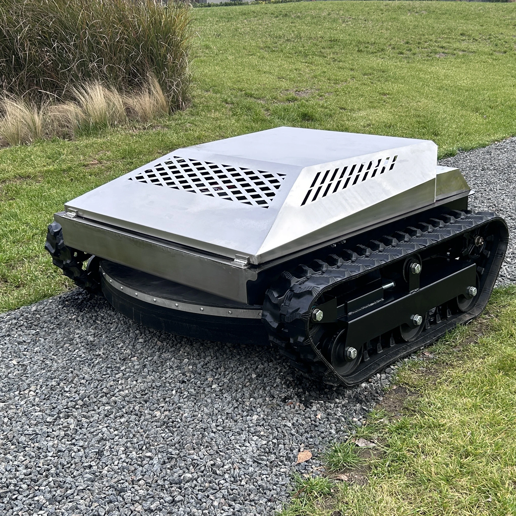 

608cc Lawn Mower Durable and Long-Lasting Grass Cutting Machine All-Terrain Stainless Steel Remote Control Lawn Mower Customized