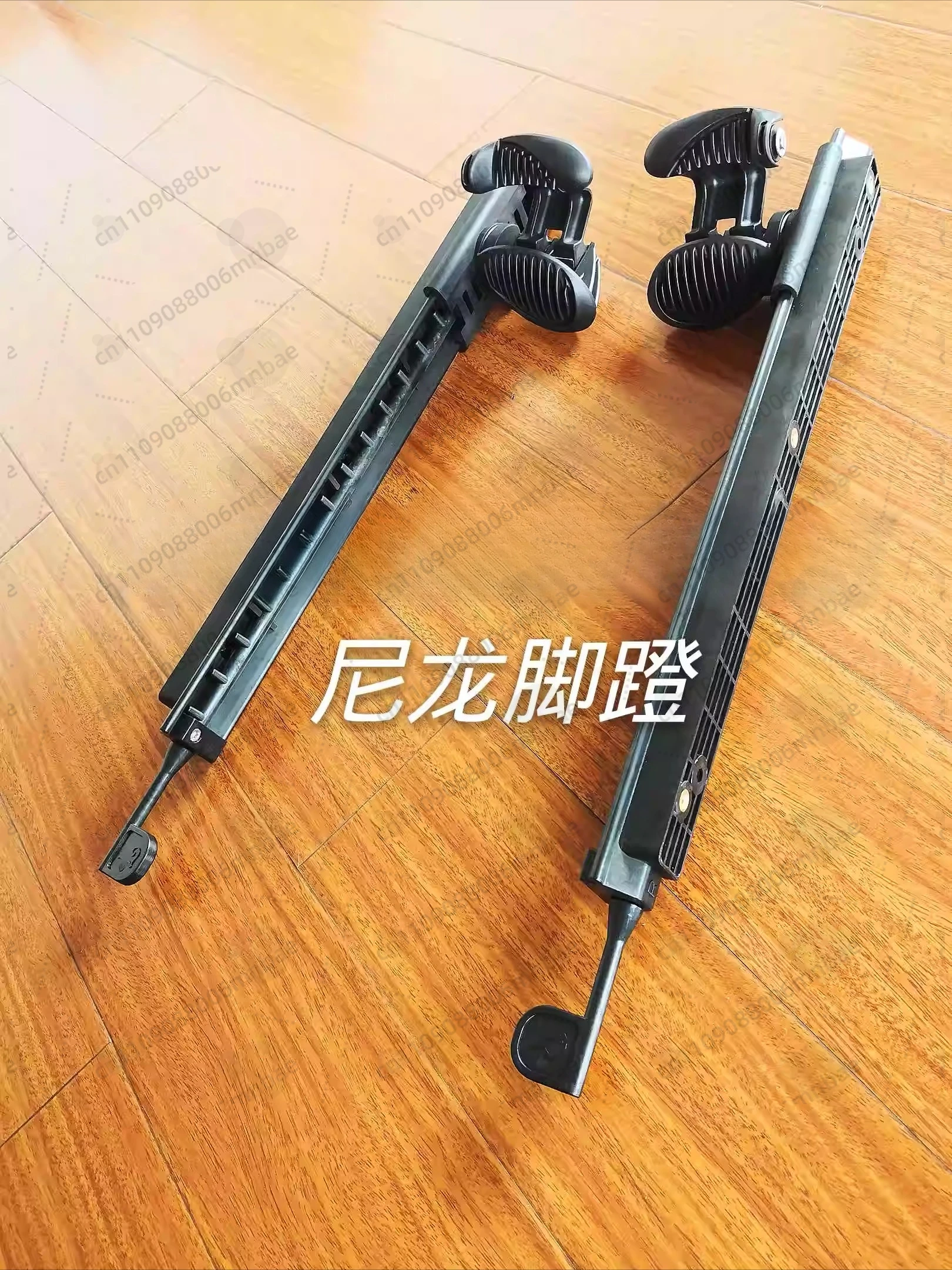 

A pair of plastic nylon boutique pedals (suitable for fishing boats, platform boats, various kayaks, etc.)