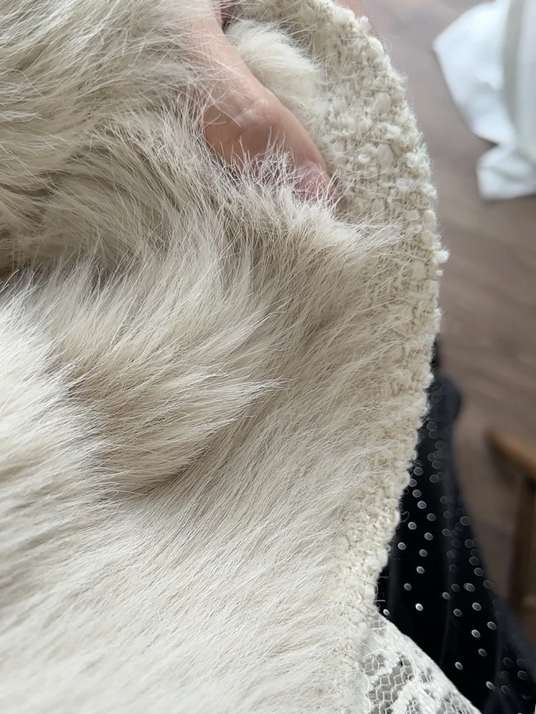 Zhang ei Inverno 2025 Novo Casaco Feminino Solto de Couro com Pelo Integrado Ecológico Cor Café com Leite para Jovens e Adultos