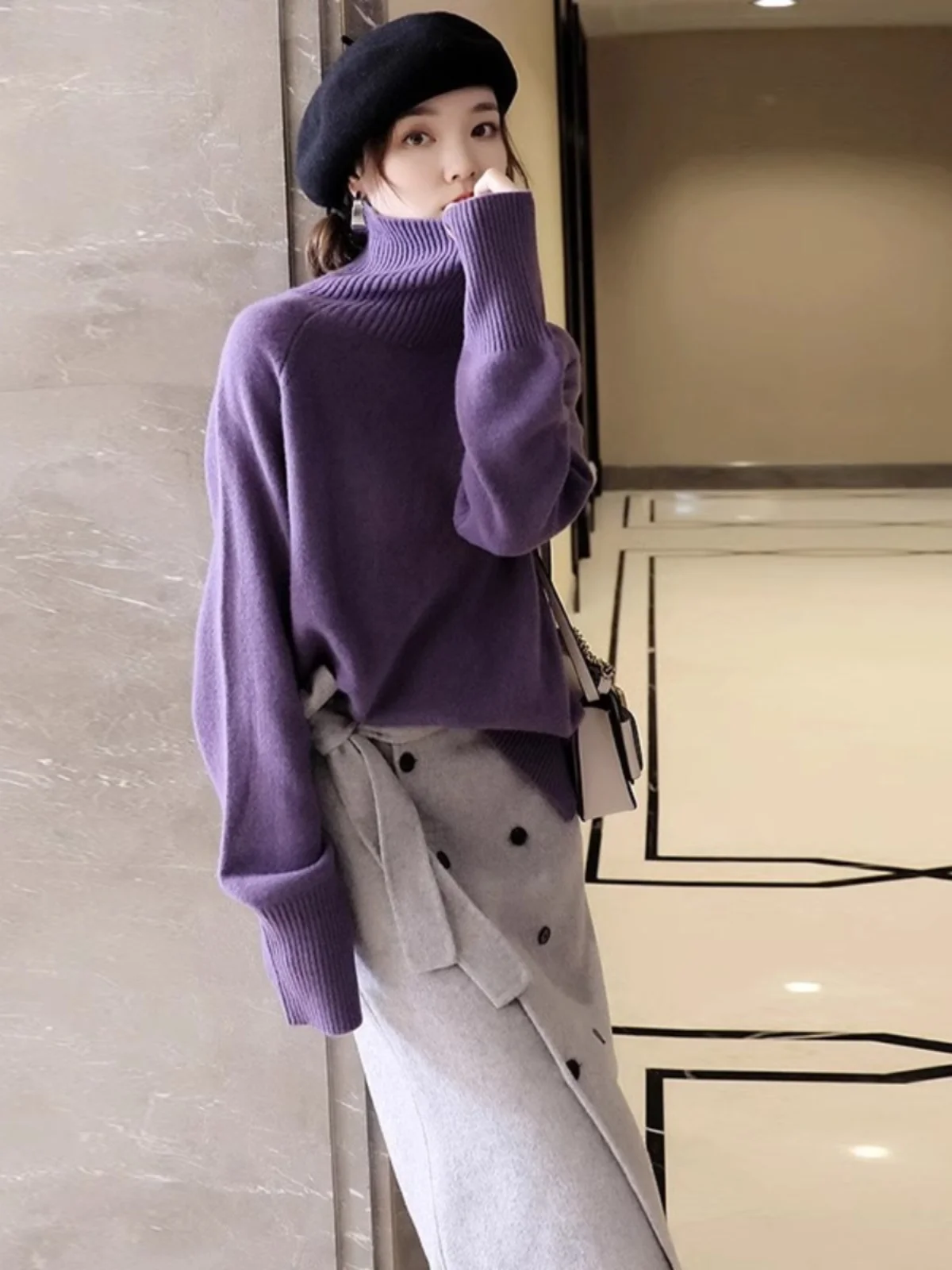 

Осень-зима 2023, новый фиолетовый топ с высоким воротником, вязаная основа, женский свитер для внутренней одежды, элитный топ