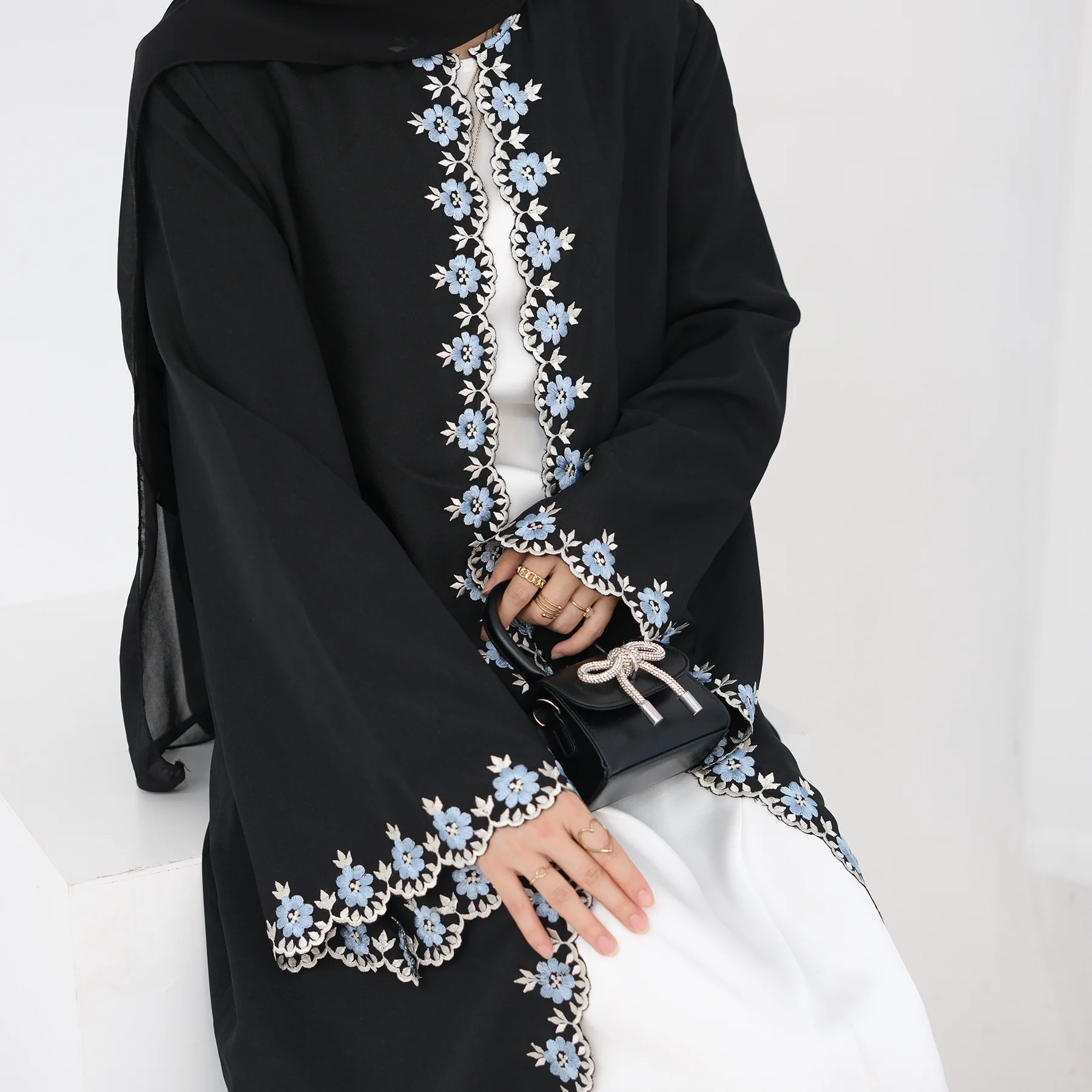 

2025 Modest Elegant Black Abaya Robe Kimono Femme Muslim Women Dress With Floral Bloom Embroidery Kimono Abaya