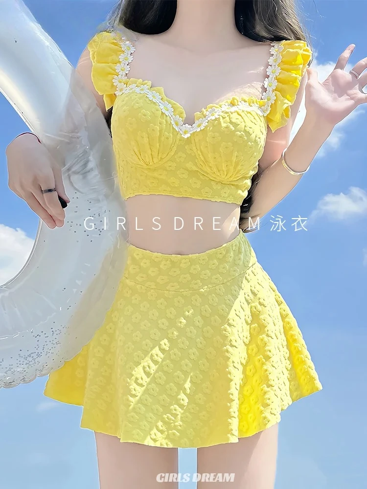 Wysokiej jakości, czysty, seksowny strój kąpielowy w stylu plażowym, trzyczęściowy, słodki, dzielony bikini dla kobiet.