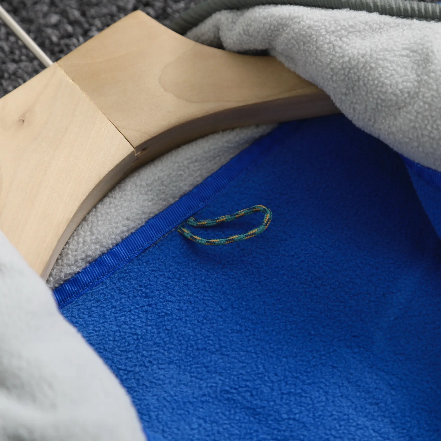 Felpa da uomo con cerniera semi-cerniera alla moda, casual, calda e traspirante per escursioni all'aperto, giacca sportiva in pile autunnale e invernale