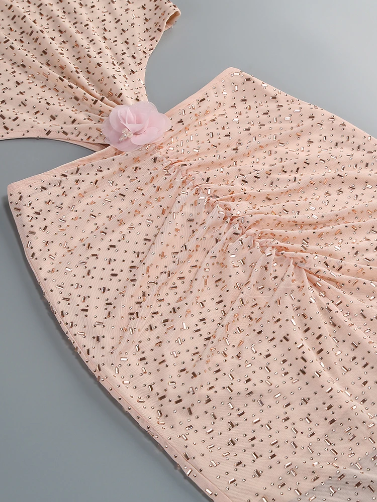 فساتين طويلة أنيقة بفتحة ترتر وردي أحمر الخدود مع تفاصيل خصر زهرية وصورة ظلية بطول الأرض ورقبة على شكل حرف O للحفلات المسائية