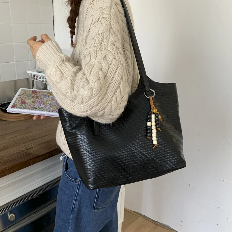 

Elegant Women's Leather Tote Bag Fashion Designer Crossbody Handbag Luxury Shoulder Bag Classic Chic Look