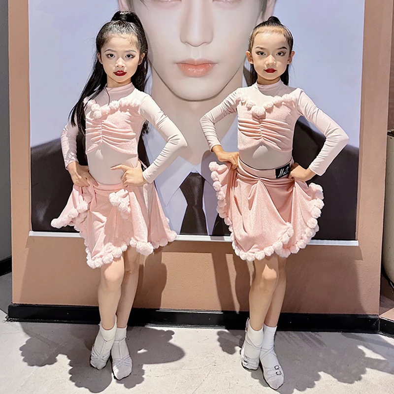 Nieuwe Meisjes Roze Latin Dans Kostuum Lange Mouwen Oefenkleding Cha Cha Dansvoorstelling Jurk Kinderen Latin Split Pak DNV25494