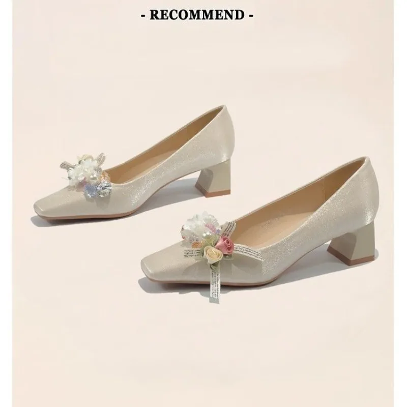 

Женские туфли на высоком каблуке, новинка 2025 года, красивые красные свадебные туфли, атласные туфли с бантом и цветком, темпераментные туфли на блочном каблуке