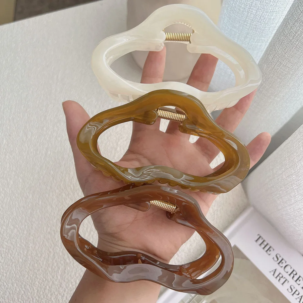 

Новые акриловые заколки-крабы для волос Clouds Hollow Out для женщин и девочек, пластиковые зажимы для волос неправильной формы, аксессуары для волос