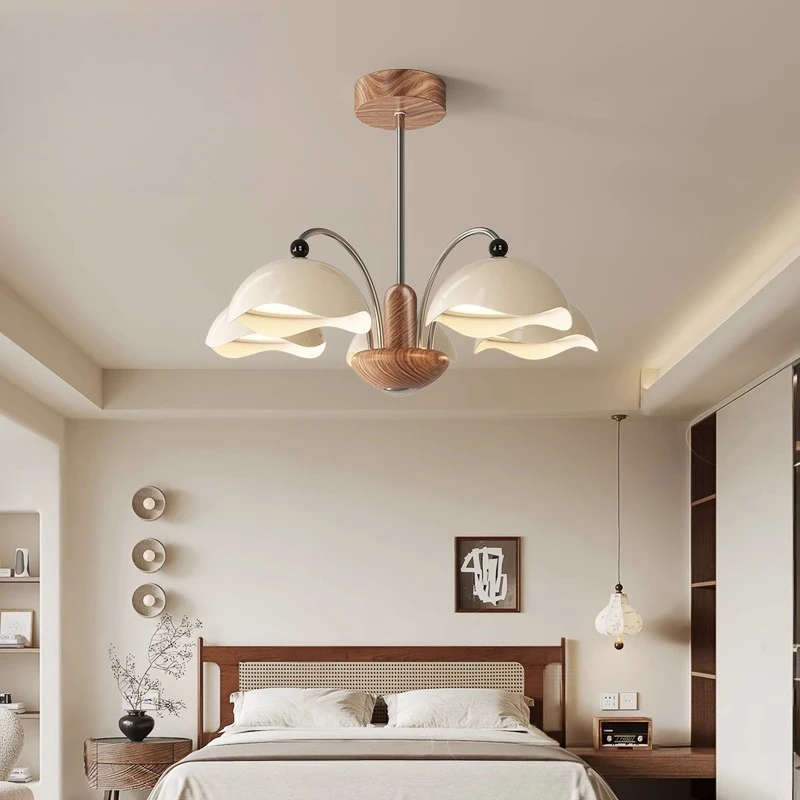 Main lamp eggshell American retro high-end walnut color 2025 new French lamps