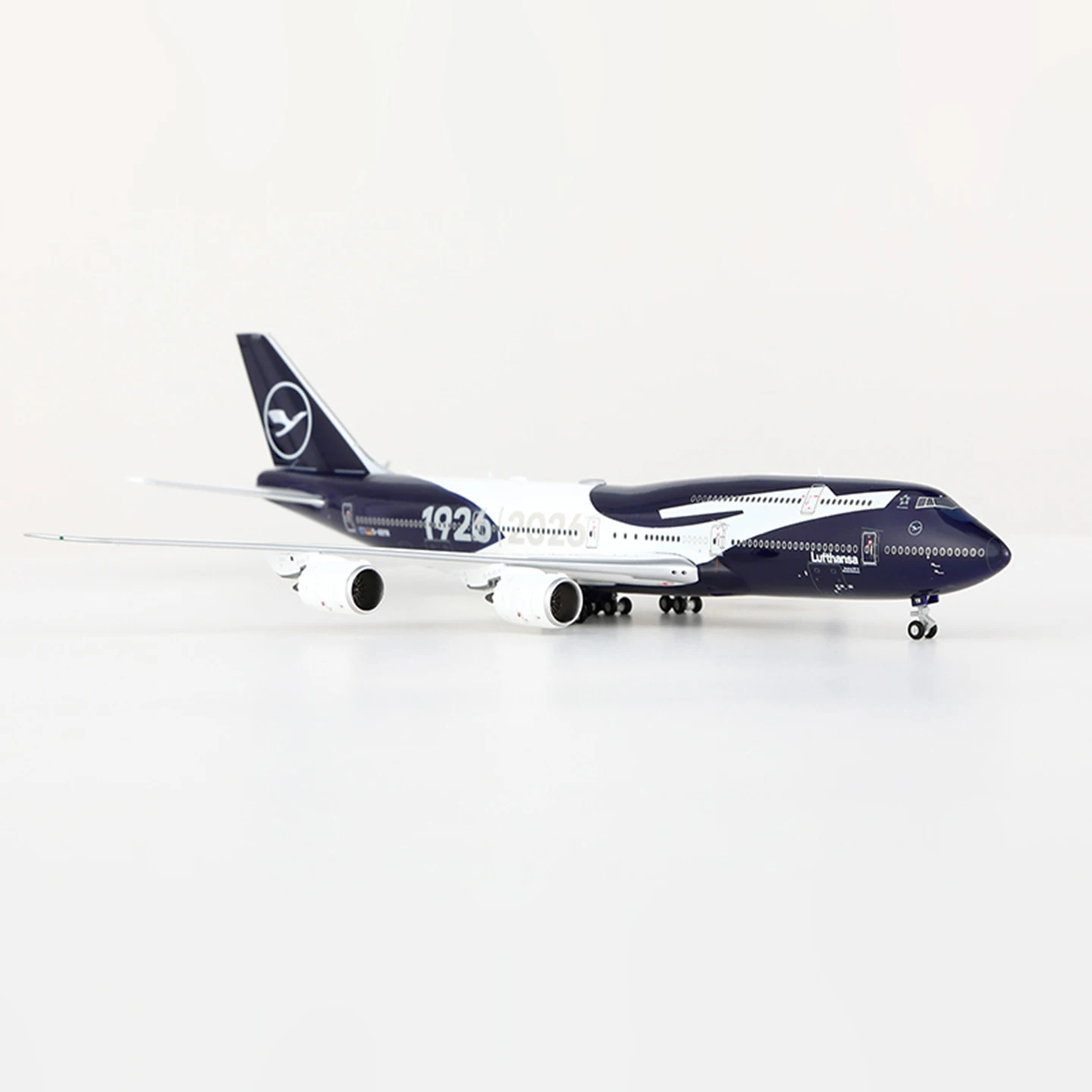 B631102 Alloy Collectible Plane Gift HX Models 1:400 Lufthansa Airlines StarAlliance Boeing B747-8 Diecast Aircraft Model D-ABYN - view 4