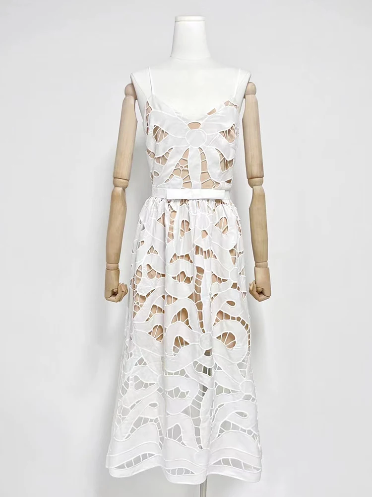 Sexy cutout halter strapless cinched waist dress 2025 summer women's fashion high-waisted pleated loose A-line puffy dress