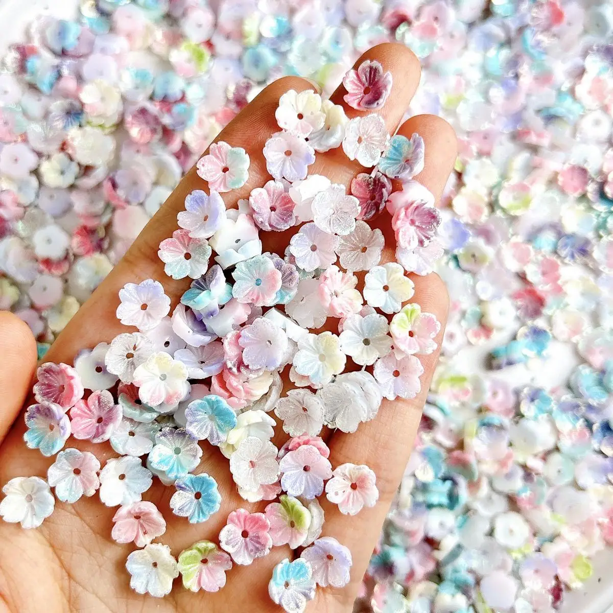 Flor de cerezo suave hueca de colores de resina 3D, decoración artística de uñas que brilla en la oscuridad, abalorios de flores brillantes para manicura DIY