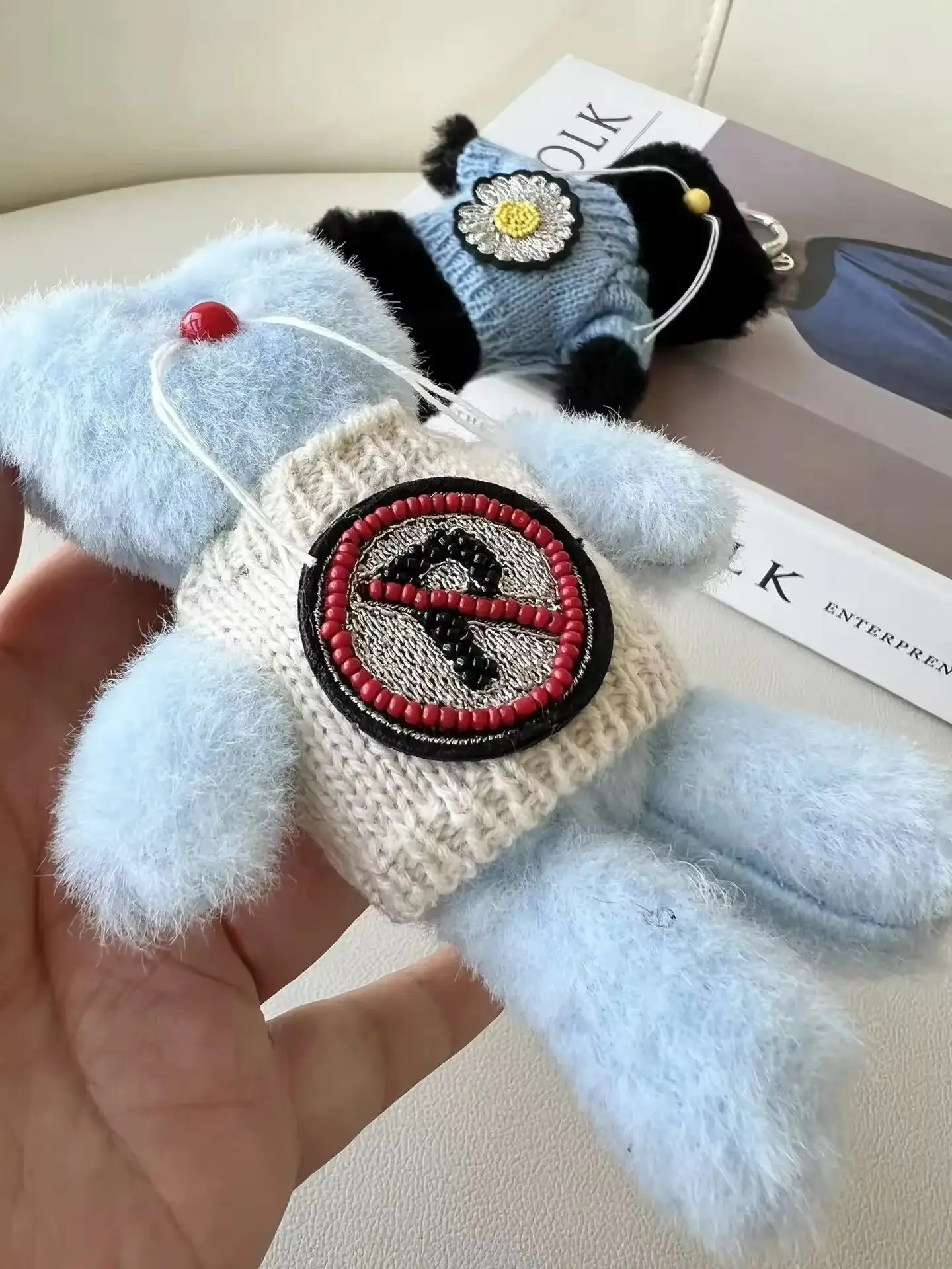 Kpop Idol GD mismo estilo muñeco de peluche llavero colgante mochila Deco usando suéter g-dragón Cosplay muñeca pareja colgante Fans regalo