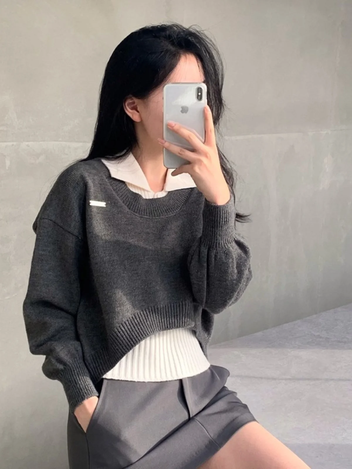 طقم نسائي جديد للخريف يتكون من سترة فضفاضة بدون أكمام وطبقة سفلية بتصميم عتيق وياقة مقلوبة