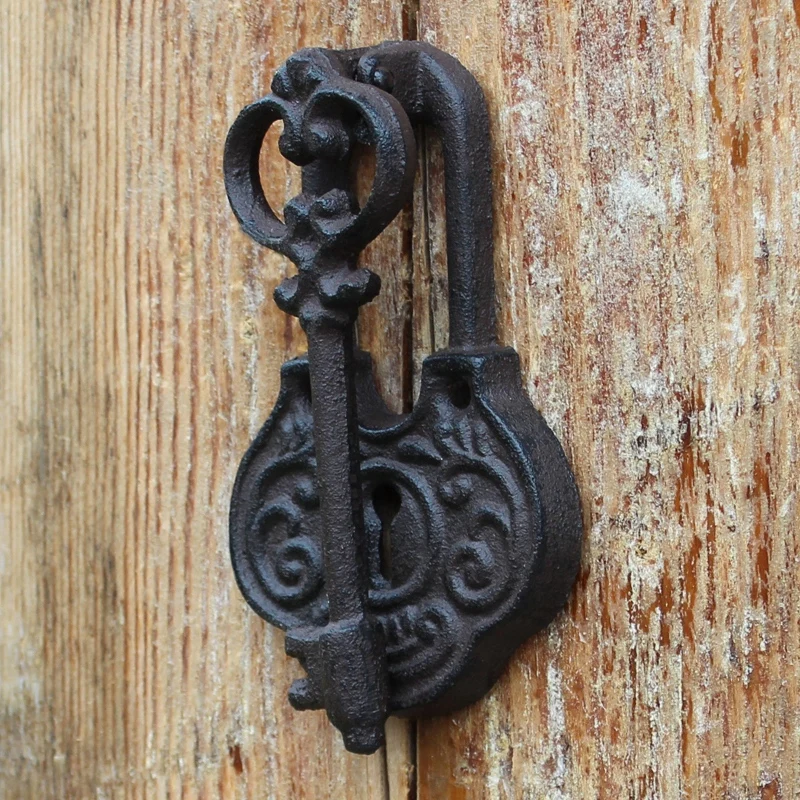 Rustic Key Lock Cast Iron Door Hand Knocking European Home Garden Decor Heavy Metal Door Handle Farm House Accents Door Handle