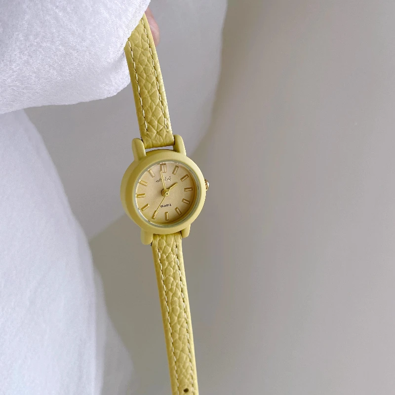 ساعة كوارتز مقاومة للماء 2025 هدية عيد ميلاد ساعة نسائية كلاسيكية أنيقة وبسيطة