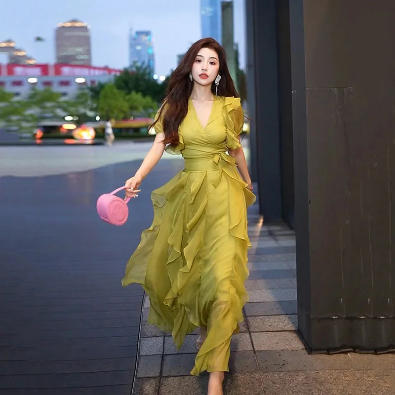 New summer dress with green V-neck tie design dress with high-end waistband, slim fitting, agaric side long dress