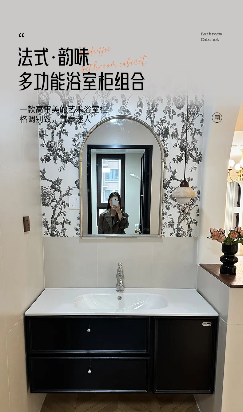 

Комплект мебели для ванной комнаты: тумба с интегрированной керамической раковиной, арочное зеркало, тумба под унитаз с раковиной.