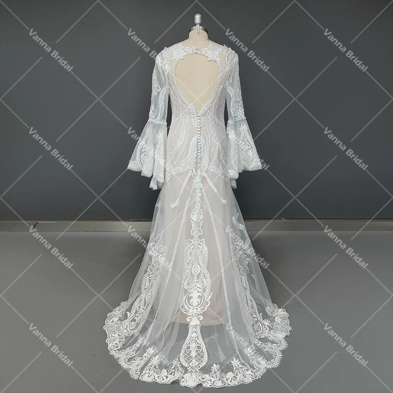 Vestido de noiva de renda floral rústico com decote em v vestido de noiva sem costas sereia feito sob encomenda botões elopement fotografia vestido de casamento