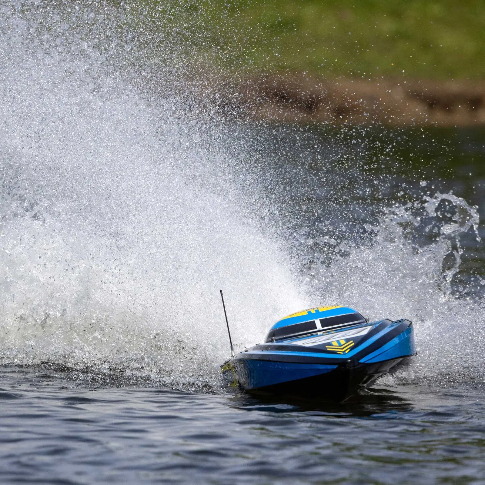 Szybka łódź motorowa RC Super Sonicwake 48 "8S Samorozmawiający model łodzi motorowej Deep V Elektryczny zdalnie sterowany model łodzi wyścigowej