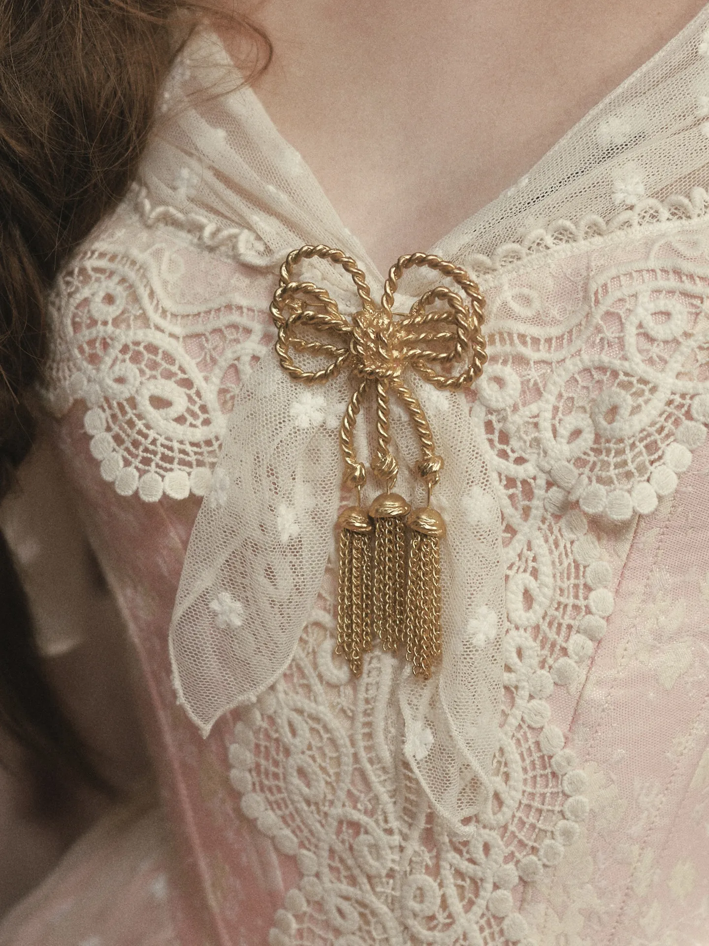 

French Vintage Style Metal Wheat & Bow Brooch - Detachable Palace Chic Pin for Women