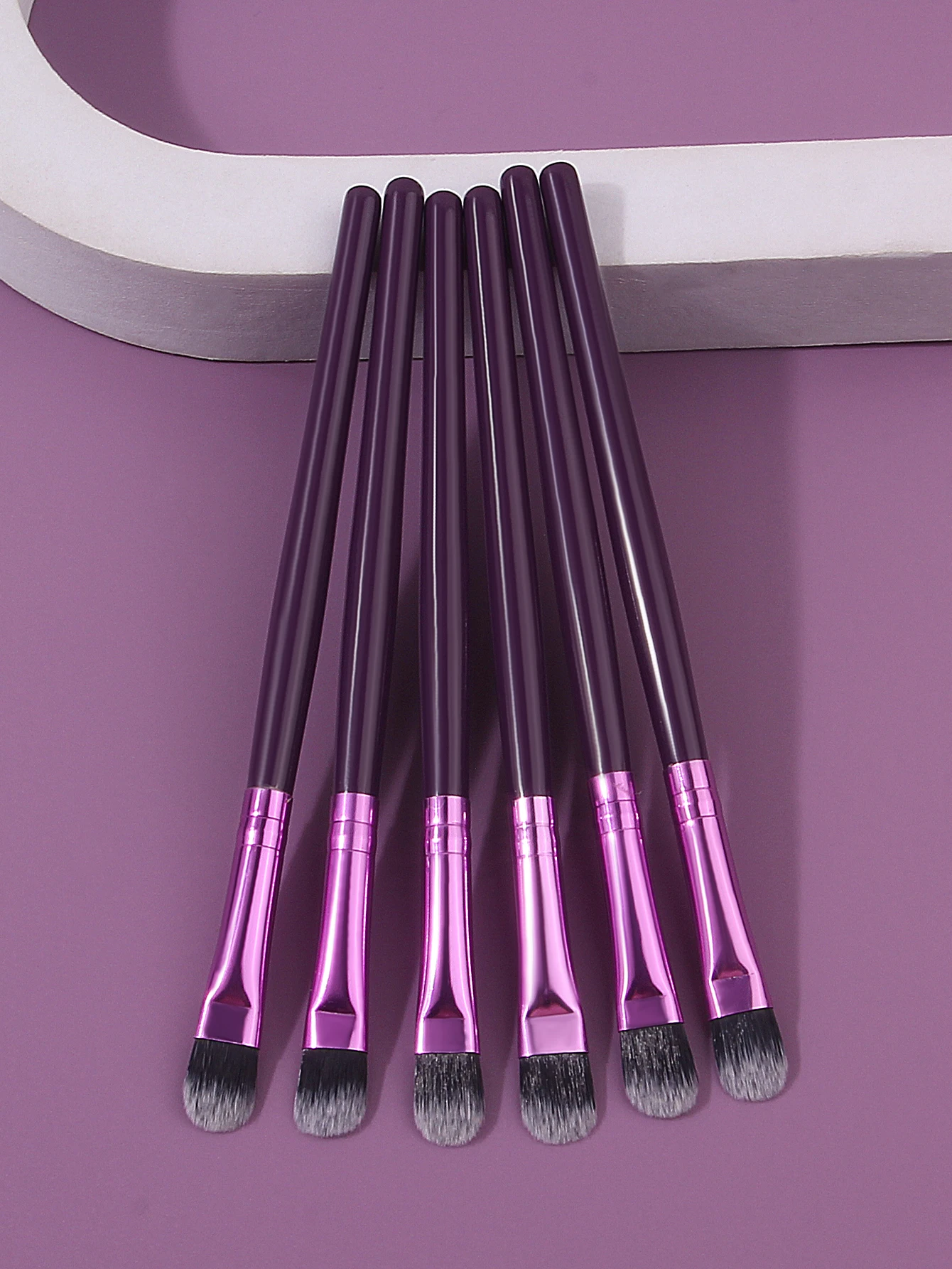 Conjunto de pincéis de maquiagem roxo de 6 peças: cerdas macias para fácil coloração, pincel de sombra, pincel corretivo, maquiagem profissional detailbrush