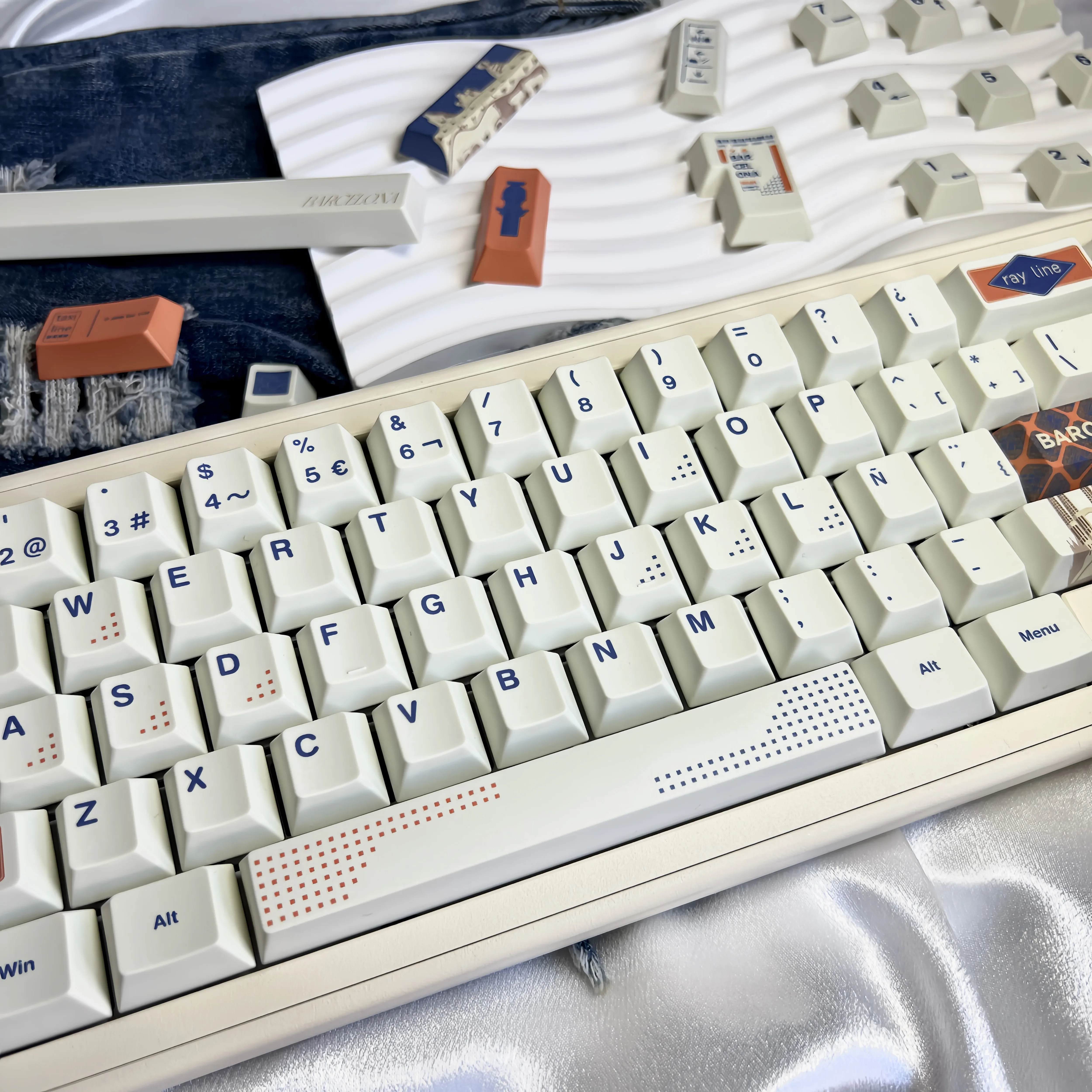

Full set of theme keycaps Original height Five-sided sublimation Spanish root
