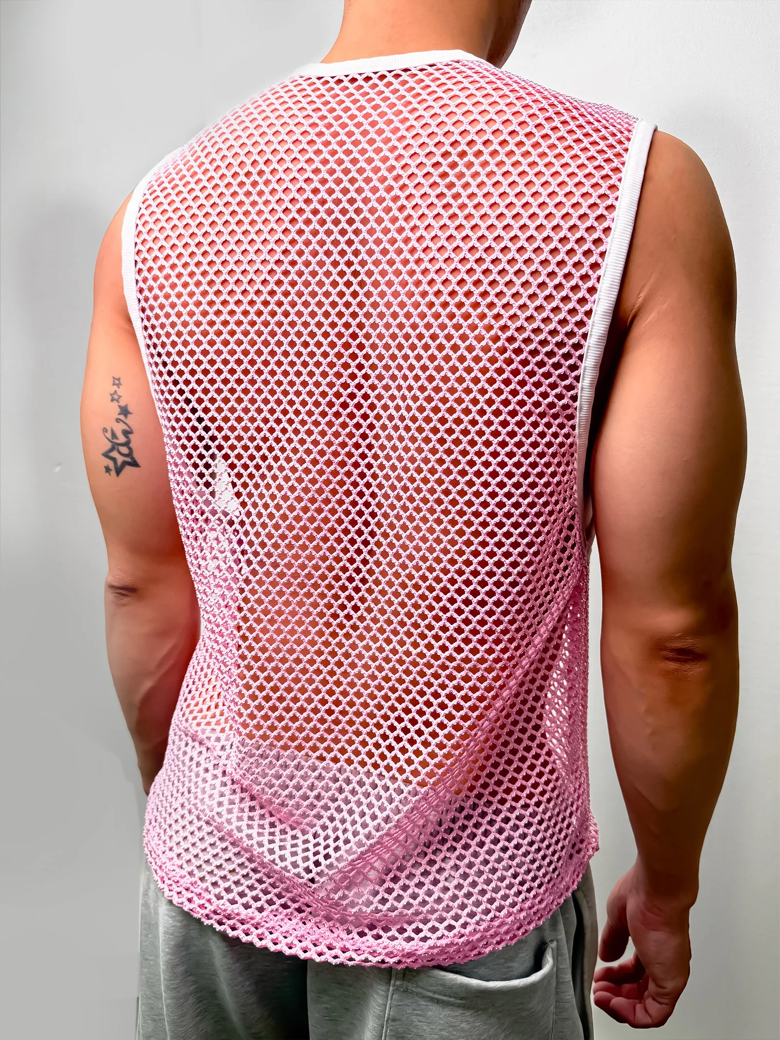 Netz-Tanktop für Männer, ärmellos, Rundhals, mit Lochmuster, Muskelshirt, glänzende Linien, lässige Sommer-Oberteile, Streetwear, durchsichtig. – Detail 11