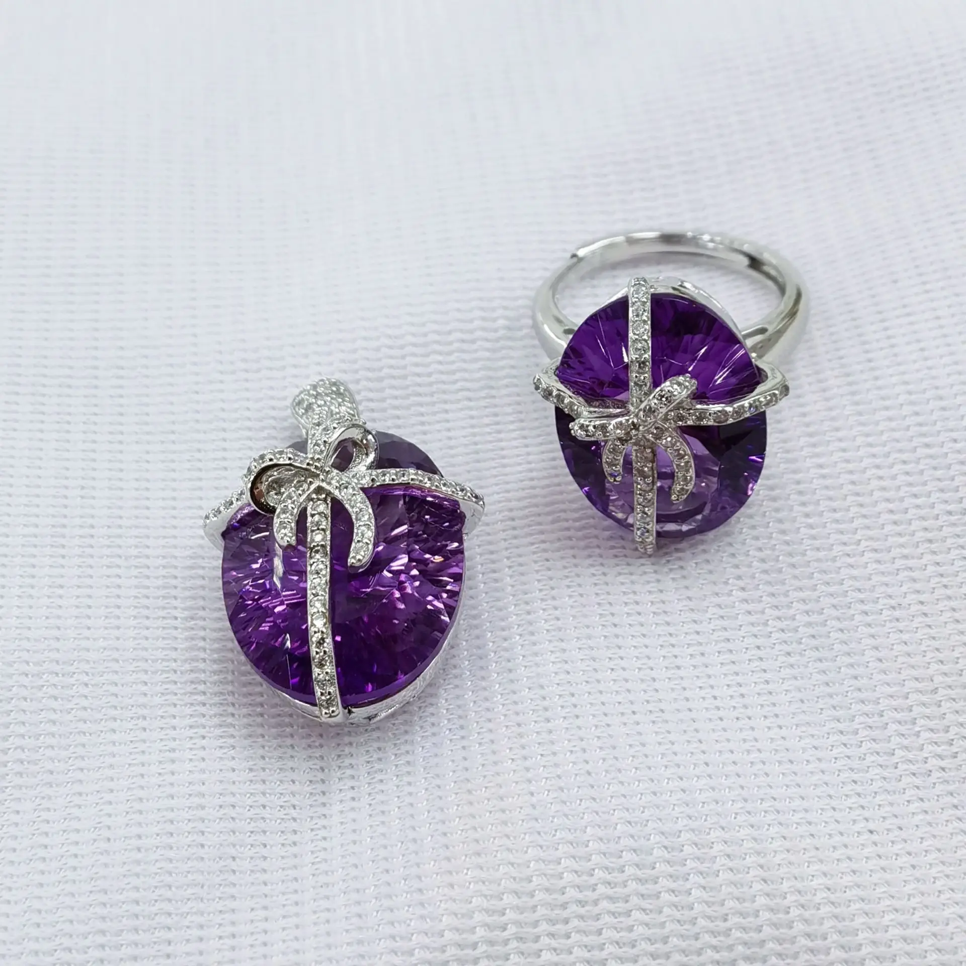 

Комплект ювелирных изделий из натурального аметиста с серебряной цепочкой, колье из серебра S925 с покрытием из белого золота