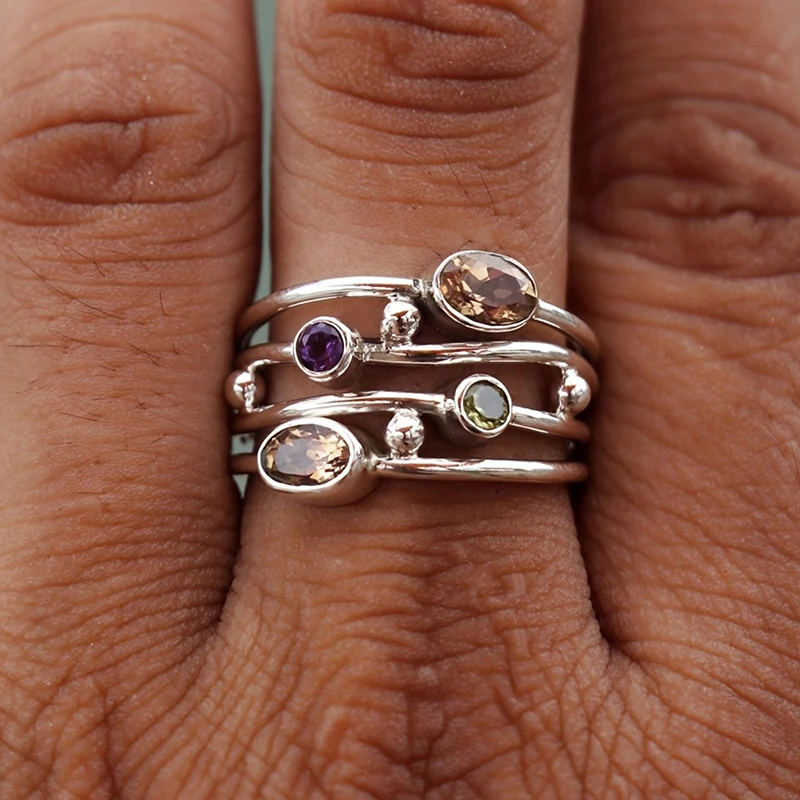 Huitan Vintage-Mehrschichtringe mit mehrfarbigem Zirkonia, zarter, vielseitiger Schmuck für den Alltag, Damenmode-Accessoire