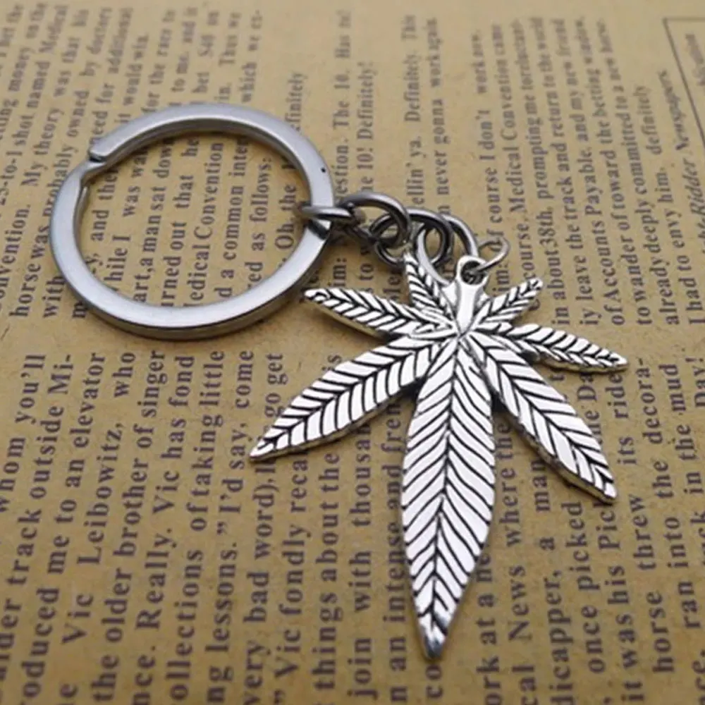 

Fashion Keychain 39x34mm Color Maple Leaves Pendants DIY Men Jewelry Car Key Chain Ring Holder Souvenir For Gift