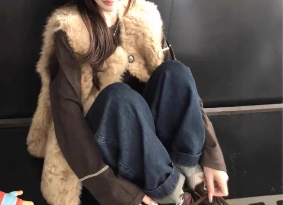 

2025 Loose Women's Autumn and Winter Lamb Wool Fashion Vest