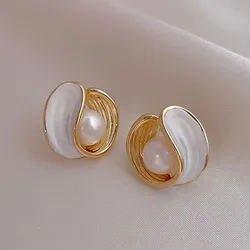 2022 Korean Elegant Cute Shell Pearl Stud Earrings For Women Girls Irregular Metal Circle Brincos Jewelry Gifts