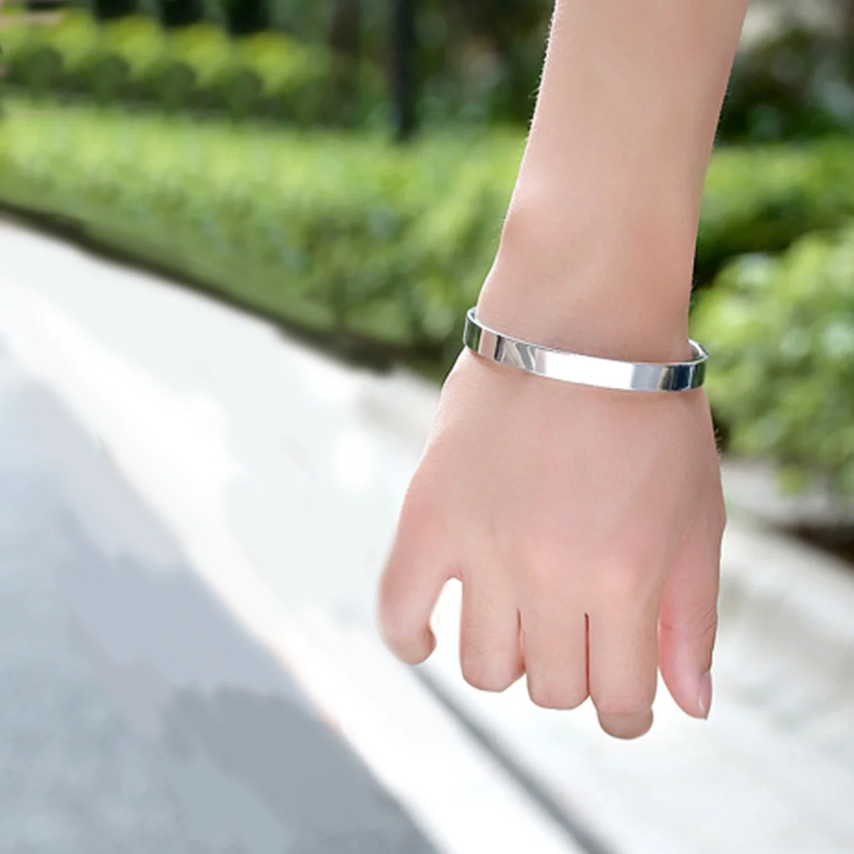 

Браслет из титановой стали с гравировкой короны, C-образный браслет, легкая, гладкая, простая цепочка на запястье с буквами для женщин, мода