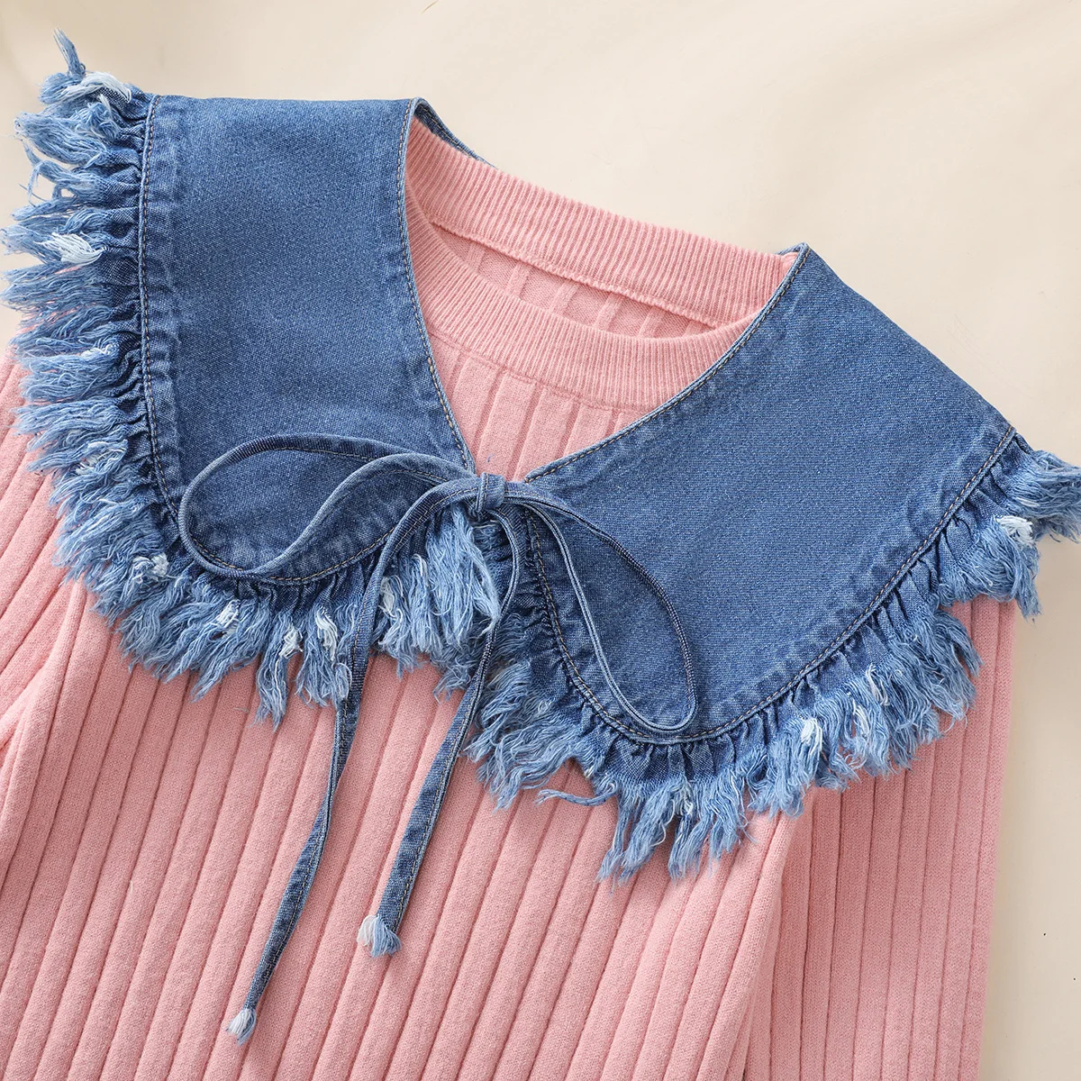 Schalkragen aus gewaschenem Denim für Damen mit plissierter Spitze und modischem Fake-Kragen – Detail 9