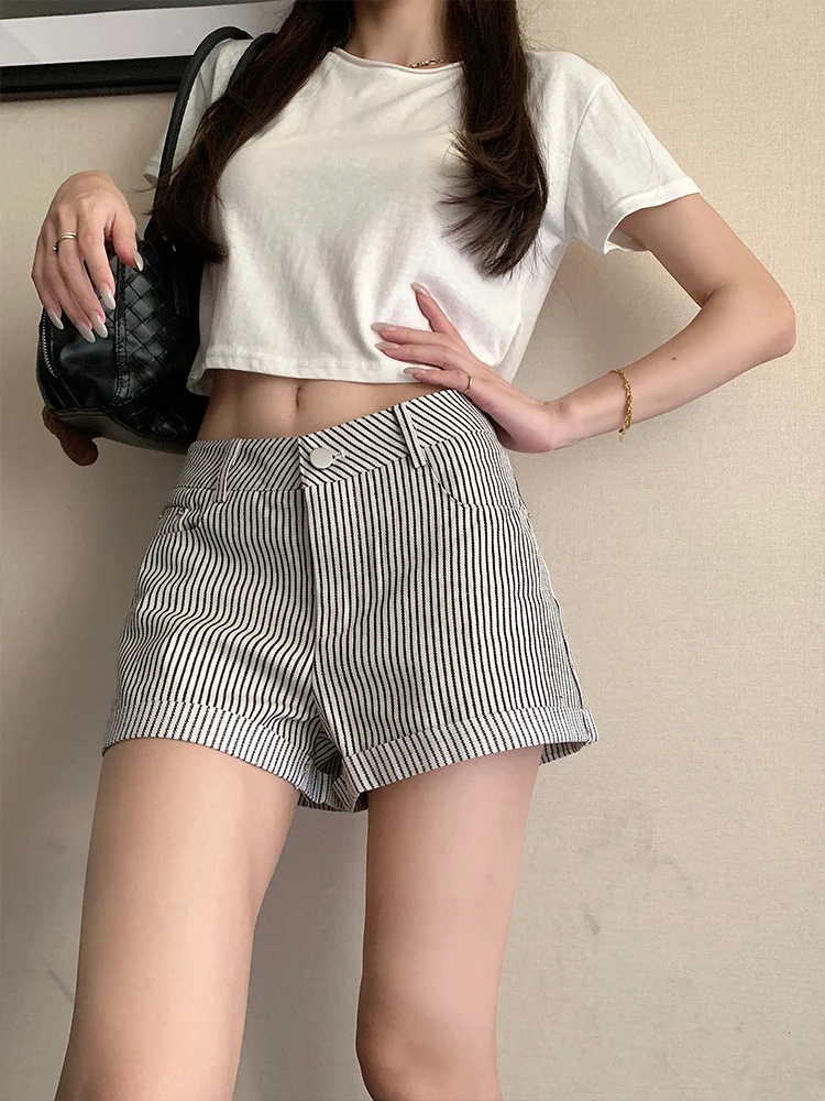 

MosesQueen Casual Striped A-Line Short Pants High Waist Straight Leg Hot Summer Cuffed Slimming Effect Black White Checkered