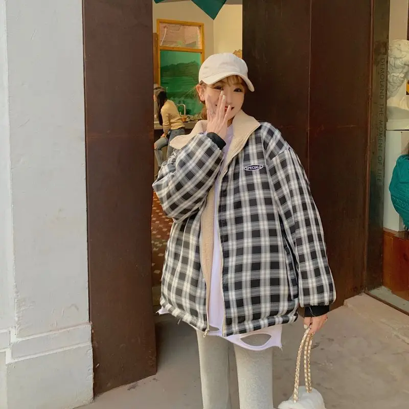 

Новая винтажная женская хлопковая куртка 2025 года в корейском стиле с отложным воротником, на молнии, свободного кроя, в клетку, в университетском стиле, модная, малого размера