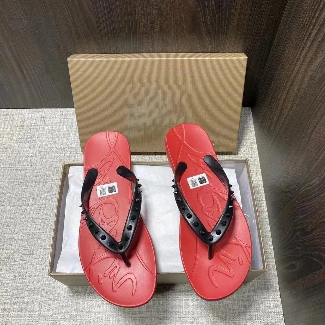 

New Men's and Women's Flat Leisure Slippers 2026 High-quality Men's and Women's Outdoor Non-slip Rivet Beach Flip-flops