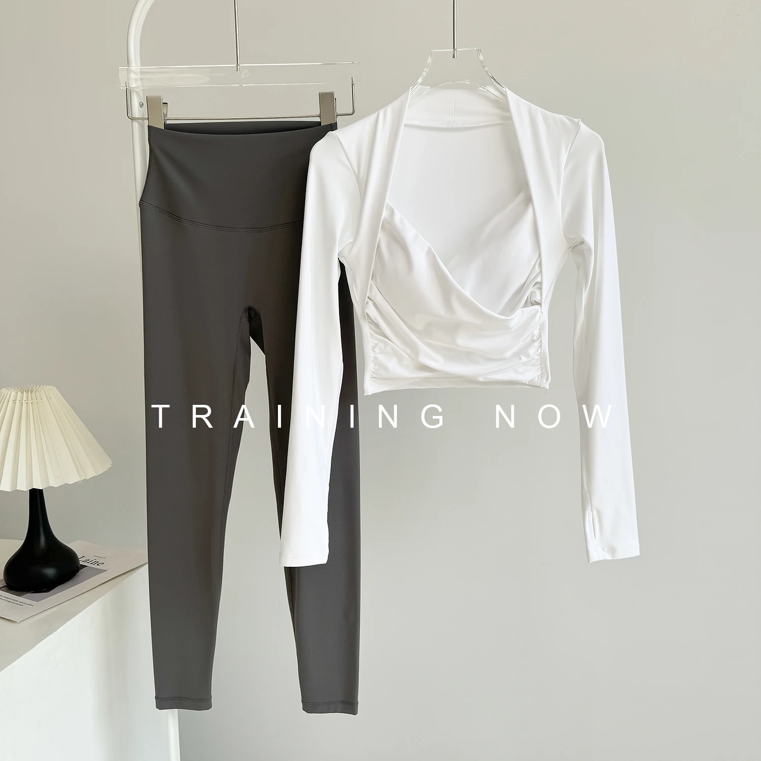 

Yoga clothing suit for women in autumn and winter slim slimming Pilates sportswear with chest pad running fitness