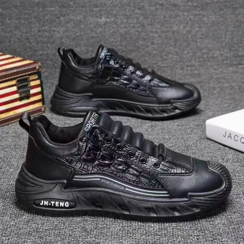 Zapatos para hombre 2025 Nuevos zapatos deportivos y de ocio con superficie de cuero de suela blanda، وحديثة ومتعددة الاستخدامات