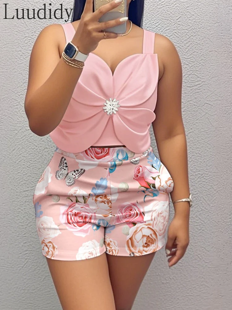 

2 Pieces Outfit Rhinestone Decor Shirred Crop Tank and Casual Floral Print Shorts Set With Pockets