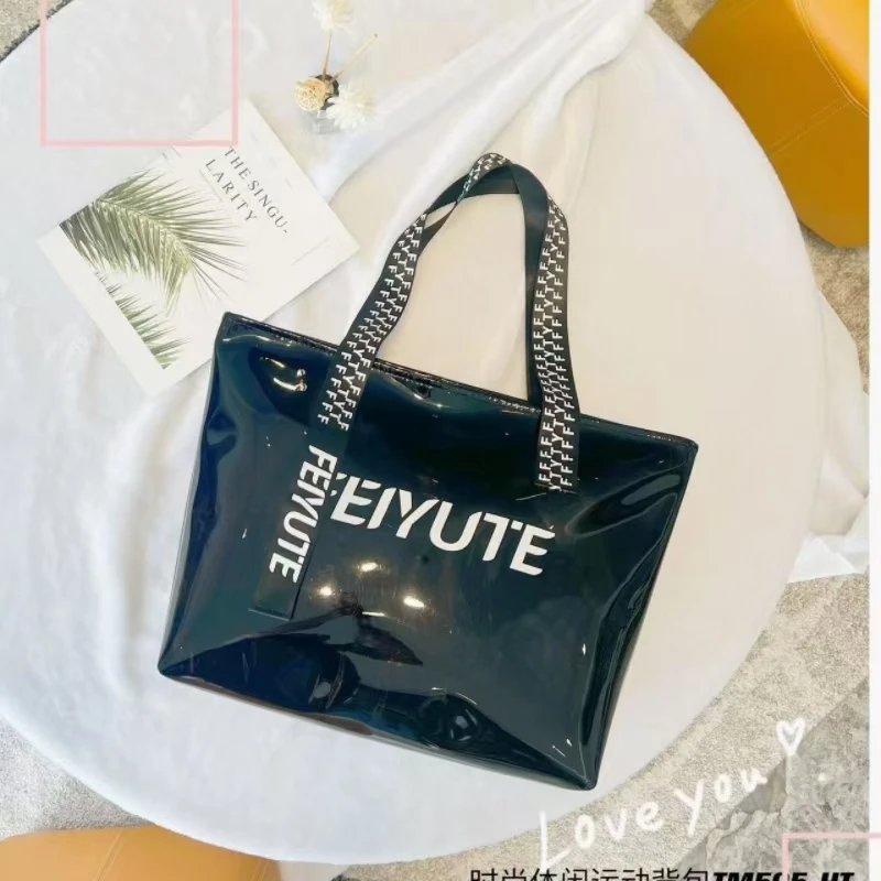 Pero Store Our Ultra‑Light Travel Wash Bag Saves Precious Weight When You Prepare For Long‑Distance Overseas Trips.