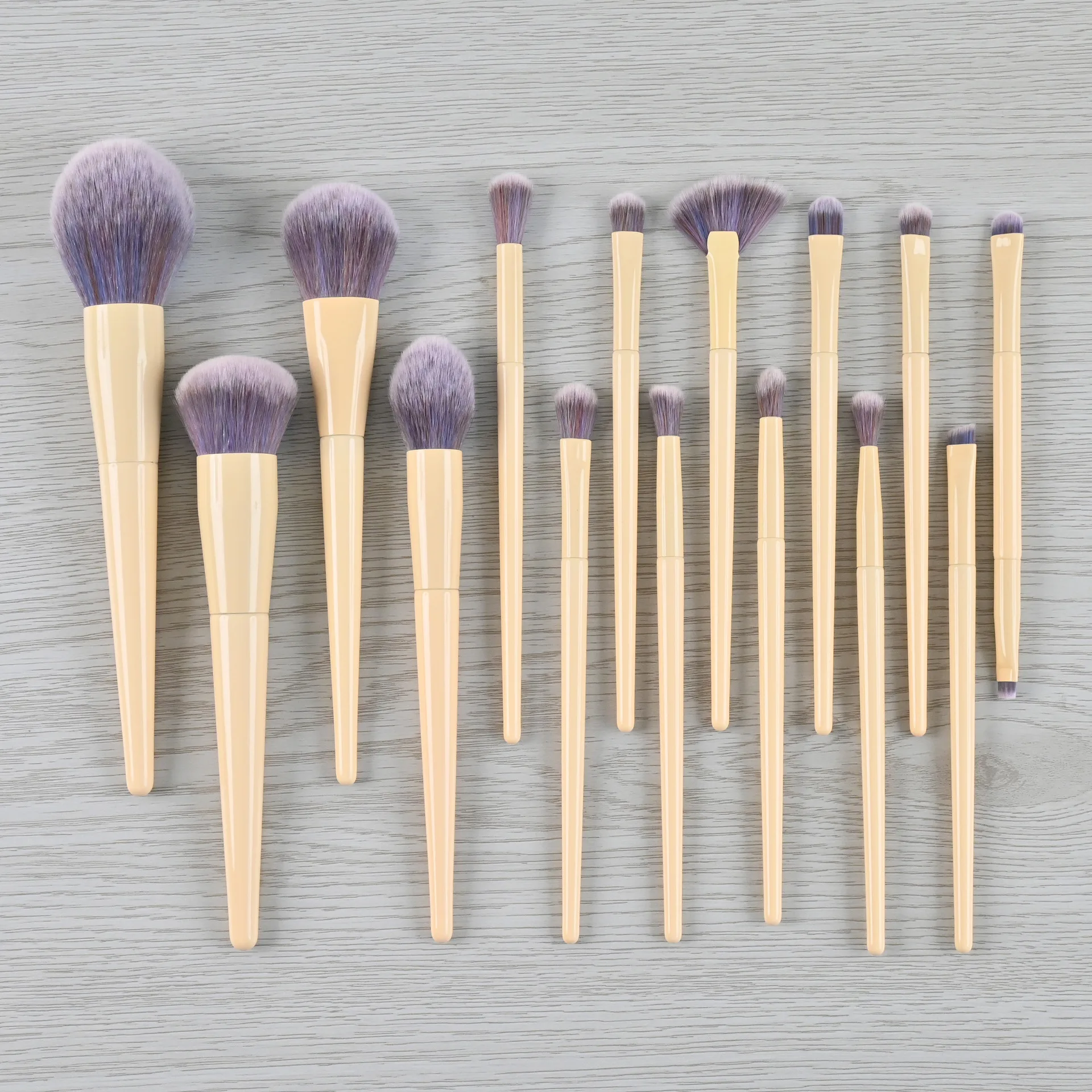 Pennelli per trucco Set di pennelli di lusso all'ingrosso di alta qualità vegano 15 pezzi Kit di pennelli per trucco Logo personalizzato Giallo chiaro 5 set