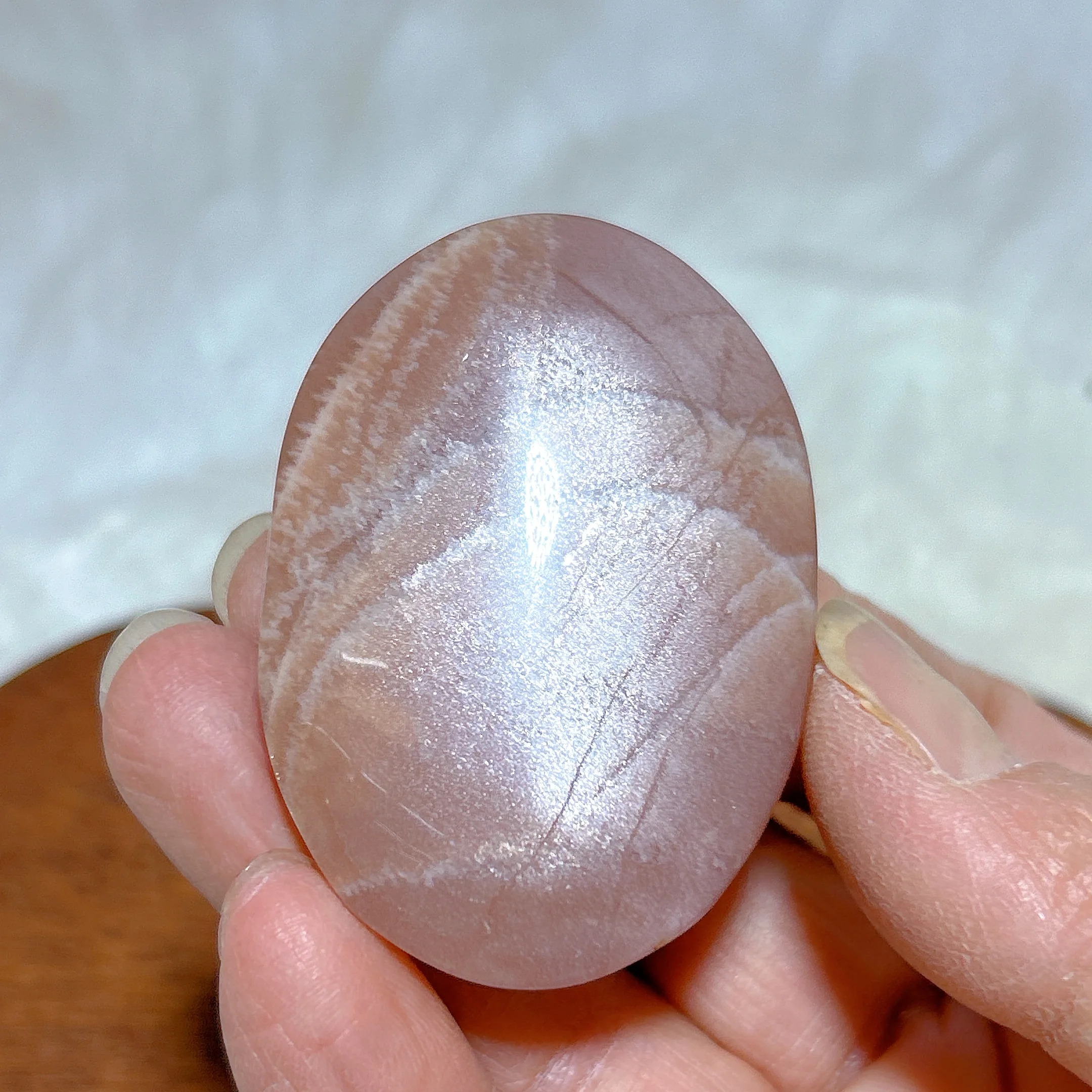 High Quality Natural Crystal Peach Flashy Moonstone Mixed Sunstone Palm Rainbow Healing Mineral Energy Reiki Room Decor Gift