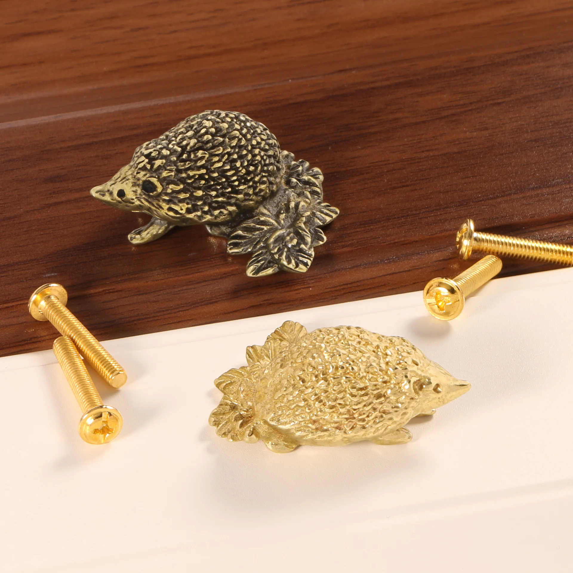 Rustikale und moderne Messing-Schrankgriffe im Landhausstil mit Tiermotiv (Igel) – Schrankbeschläge-Set für Heimdekoration und DIY-Geschenke